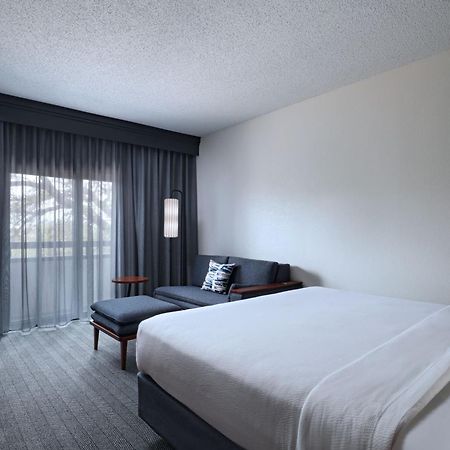 Courtyard By Marriott Dallas Richardson At Spring Valley Exterior photo