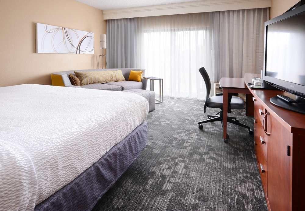 Courtyard By Marriott Dallas Richardson At Spring Valley Exterior photo