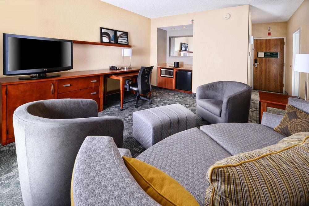 Courtyard By Marriott Dallas Richardson At Spring Valley Exterior photo