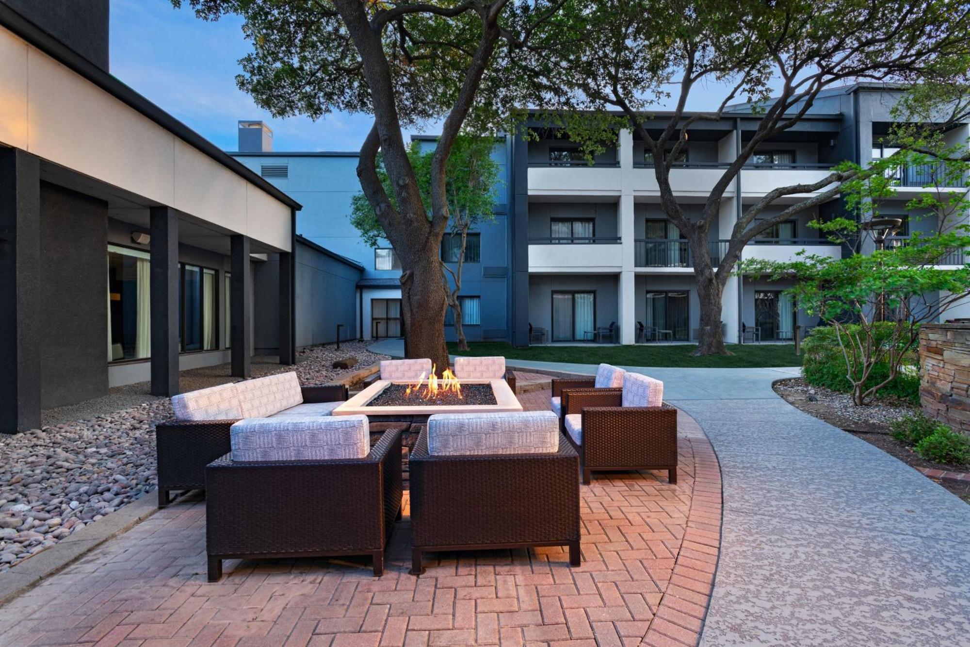 Courtyard By Marriott Dallas Richardson At Spring Valley Hotel Exterior photo