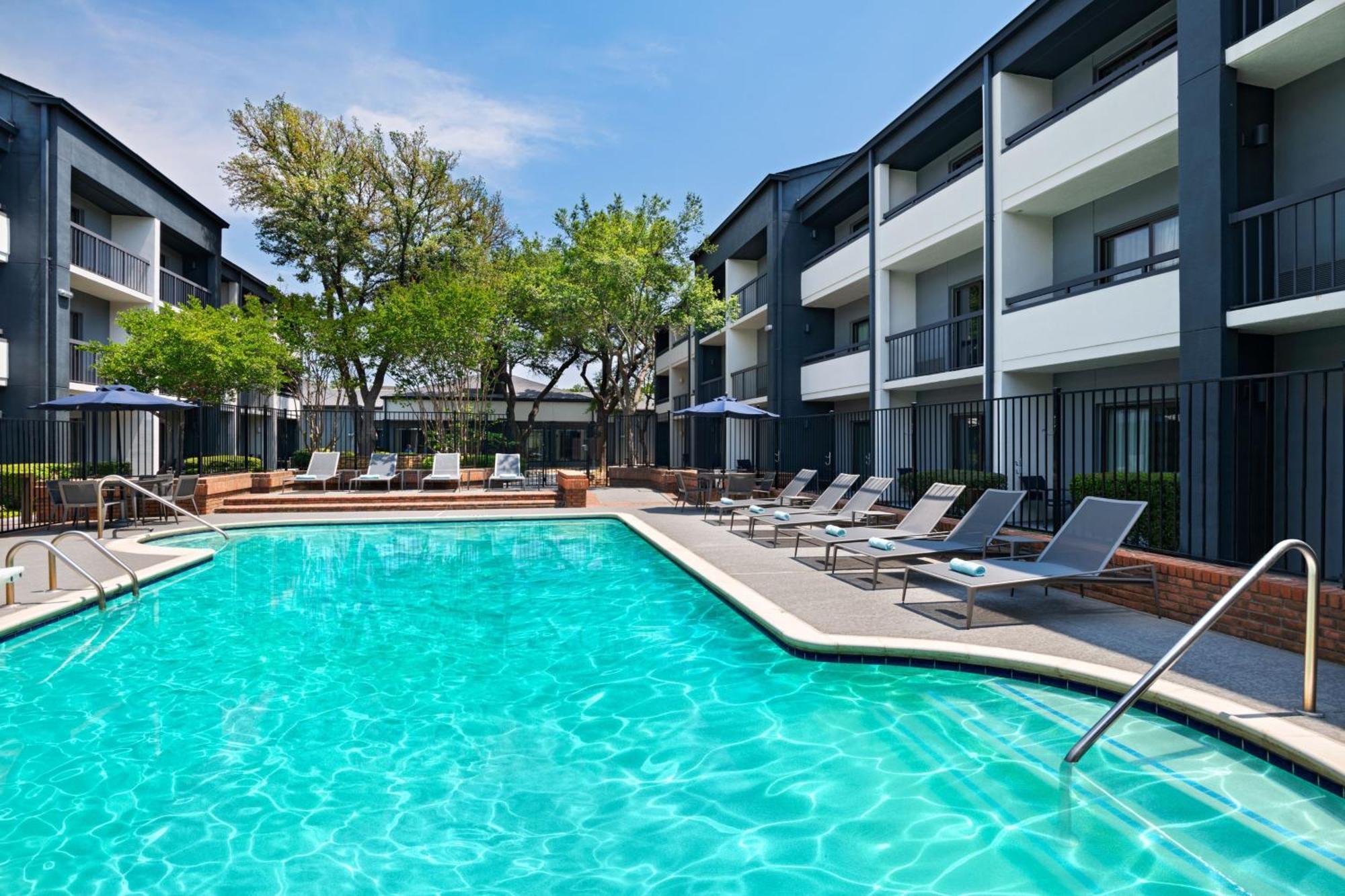 Courtyard By Marriott Dallas Richardson At Spring Valley Hotel Exterior photo