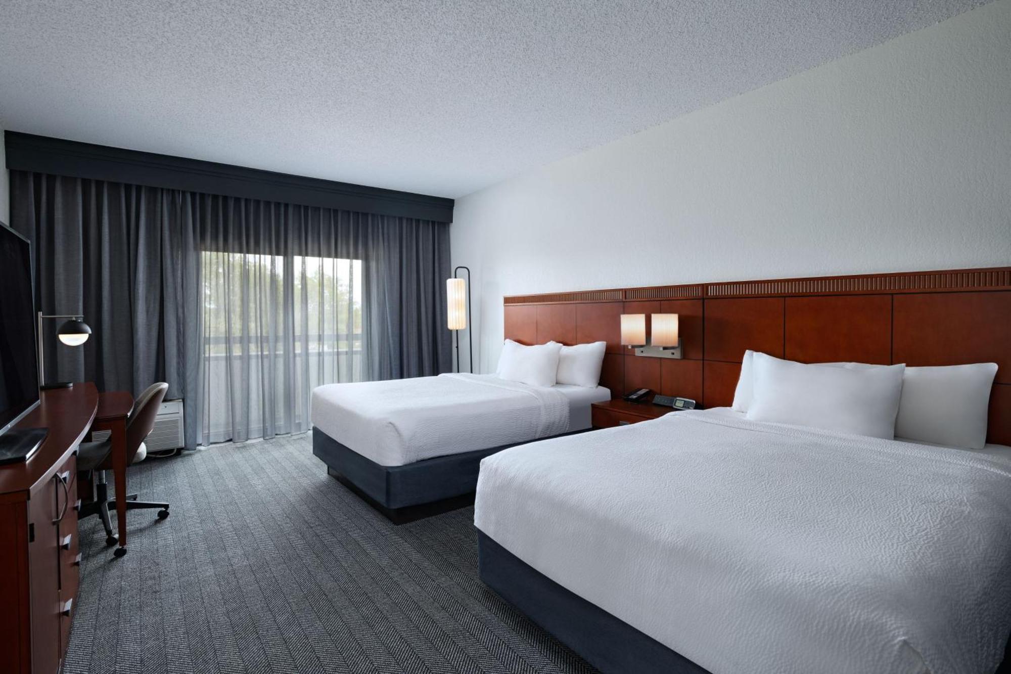 Courtyard By Marriott Dallas Richardson At Spring Valley Exterior photo