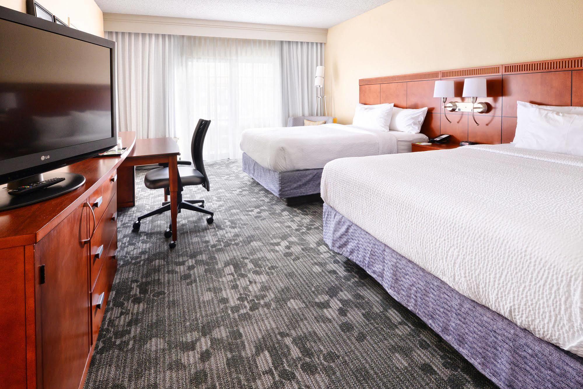 Courtyard By Marriott Dallas Richardson At Spring Valley Exterior photo